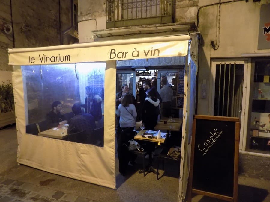 vinarium bar à vin La nuit tombe ...