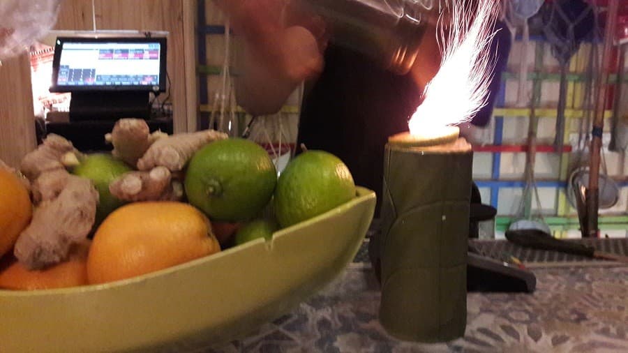 jolly rouge bar restaurant cocktails exotiques montpellier