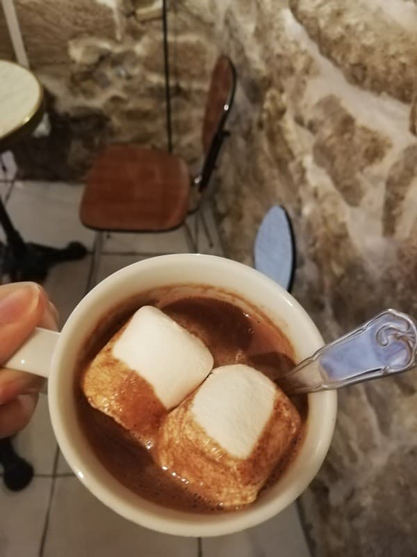 Boire un chocolat chaud à Noel à Montpellier