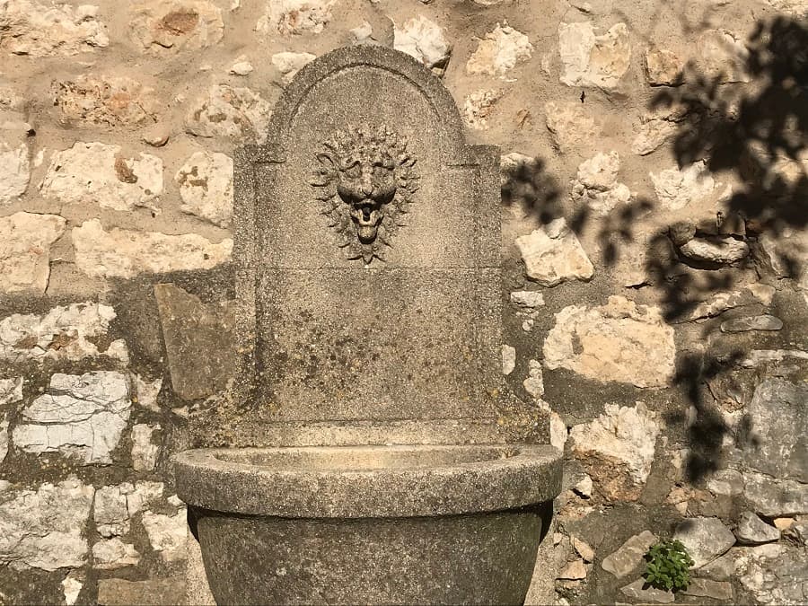 randonnée montpellier village médieval hérault