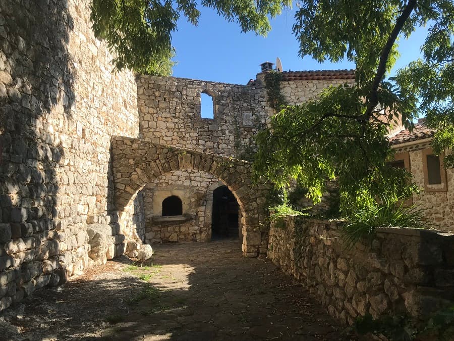 randonnée montpellier village pittoresque vallée de l'hérault