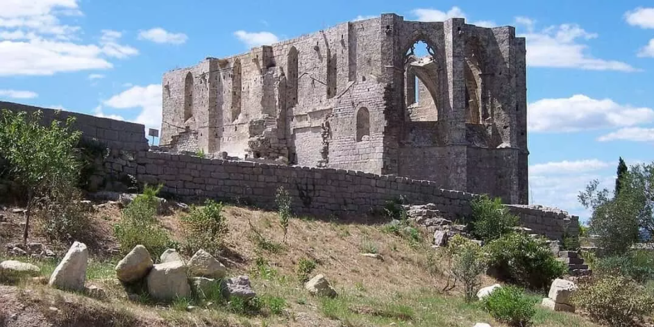 ruines de l'abbaye de felix de monceau massif de la gardiole