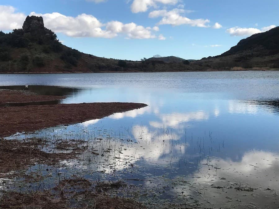 Lac du Salagou lieu d'exception occitanie