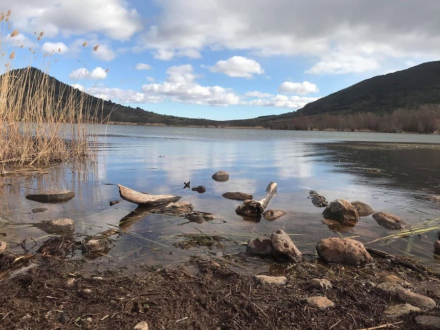 Lac du Salagou randonnée occitanie