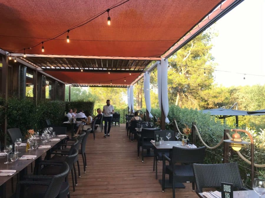 Le clos des oliviers restaurant Restaurant extérieur du Clos des Oliviers