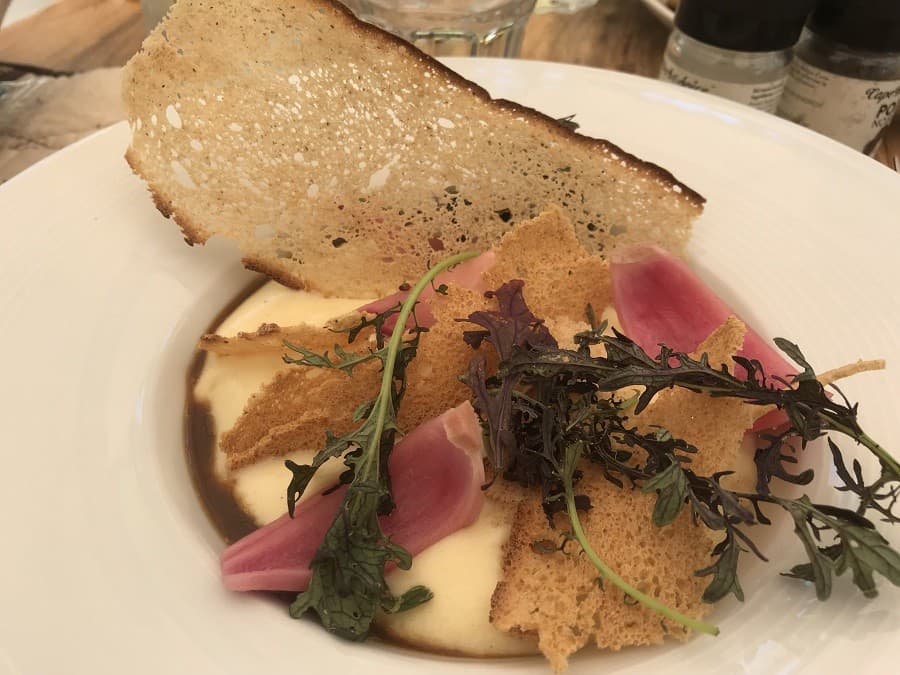 the white cat restaurant bar plat déjeuner white cat