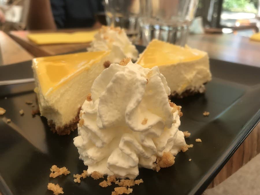 the white cat restaurant bar cheese cake