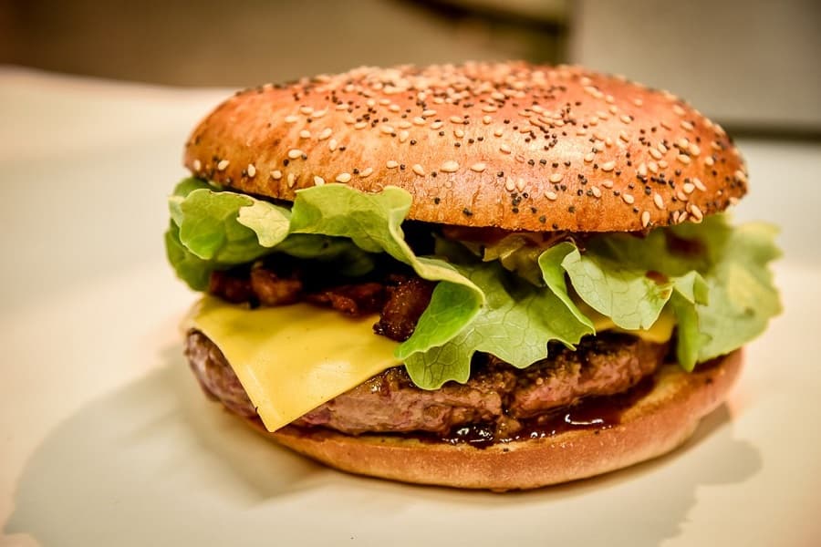 Grand Slam Burger encore un burger gourmet qui envoie du lourd