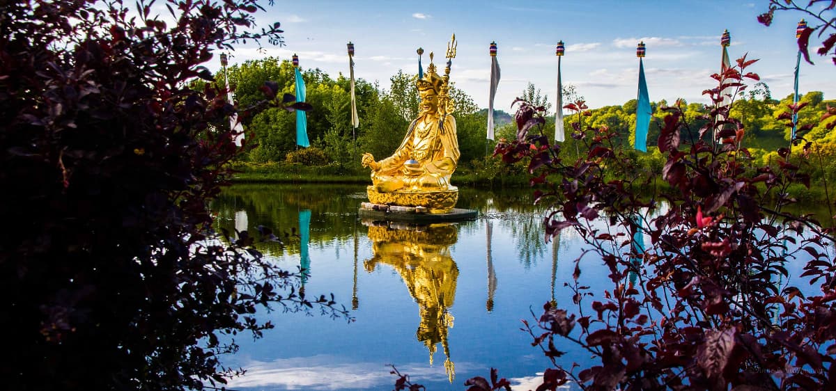 insolite-un-temple-bouddhiste-moins-de-80km-de-montpellier